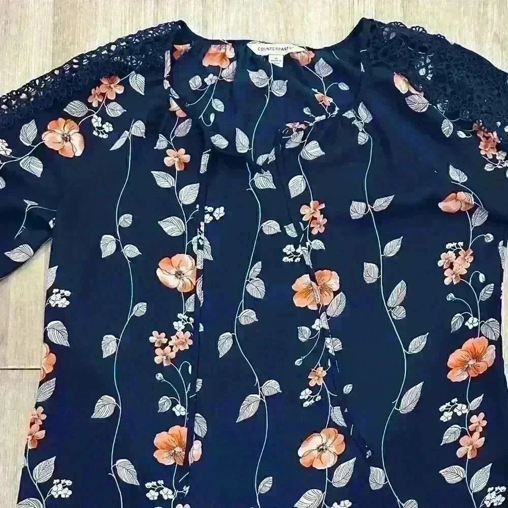 Beautiful floral top, size medium - Picture 4 of 7